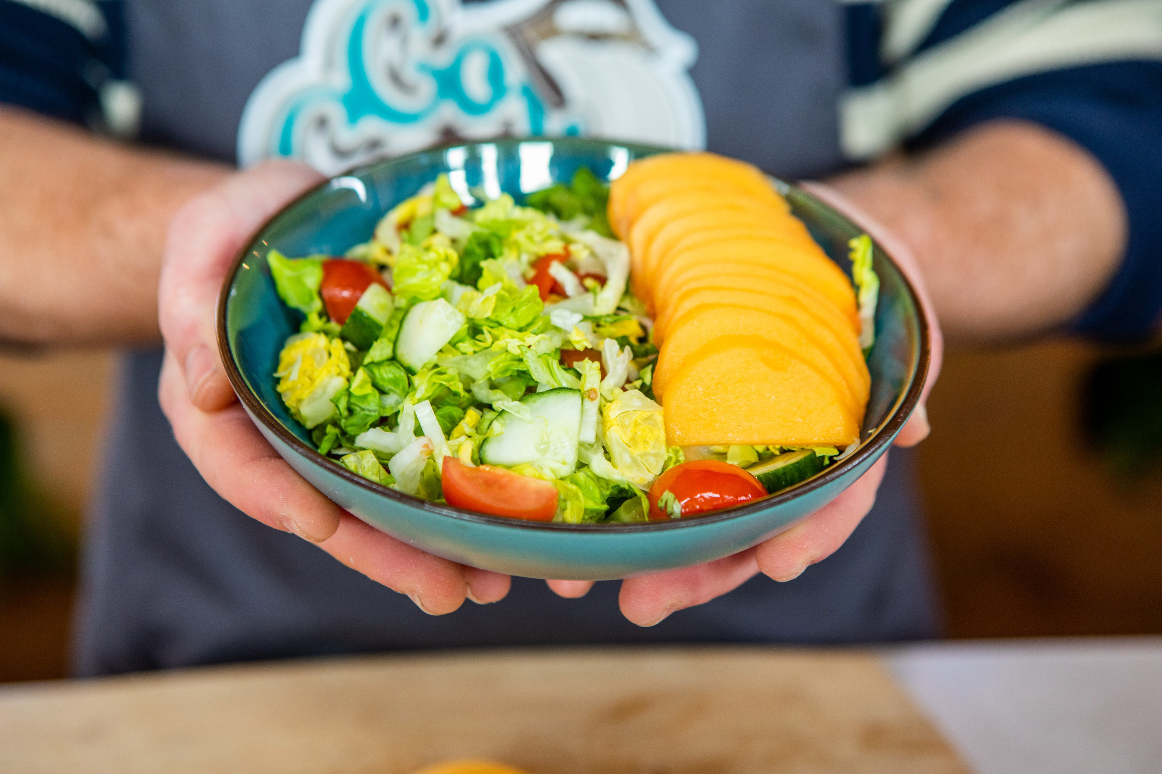 Sådan laver du salat med kakifrugt - Opskrift fra GoCook