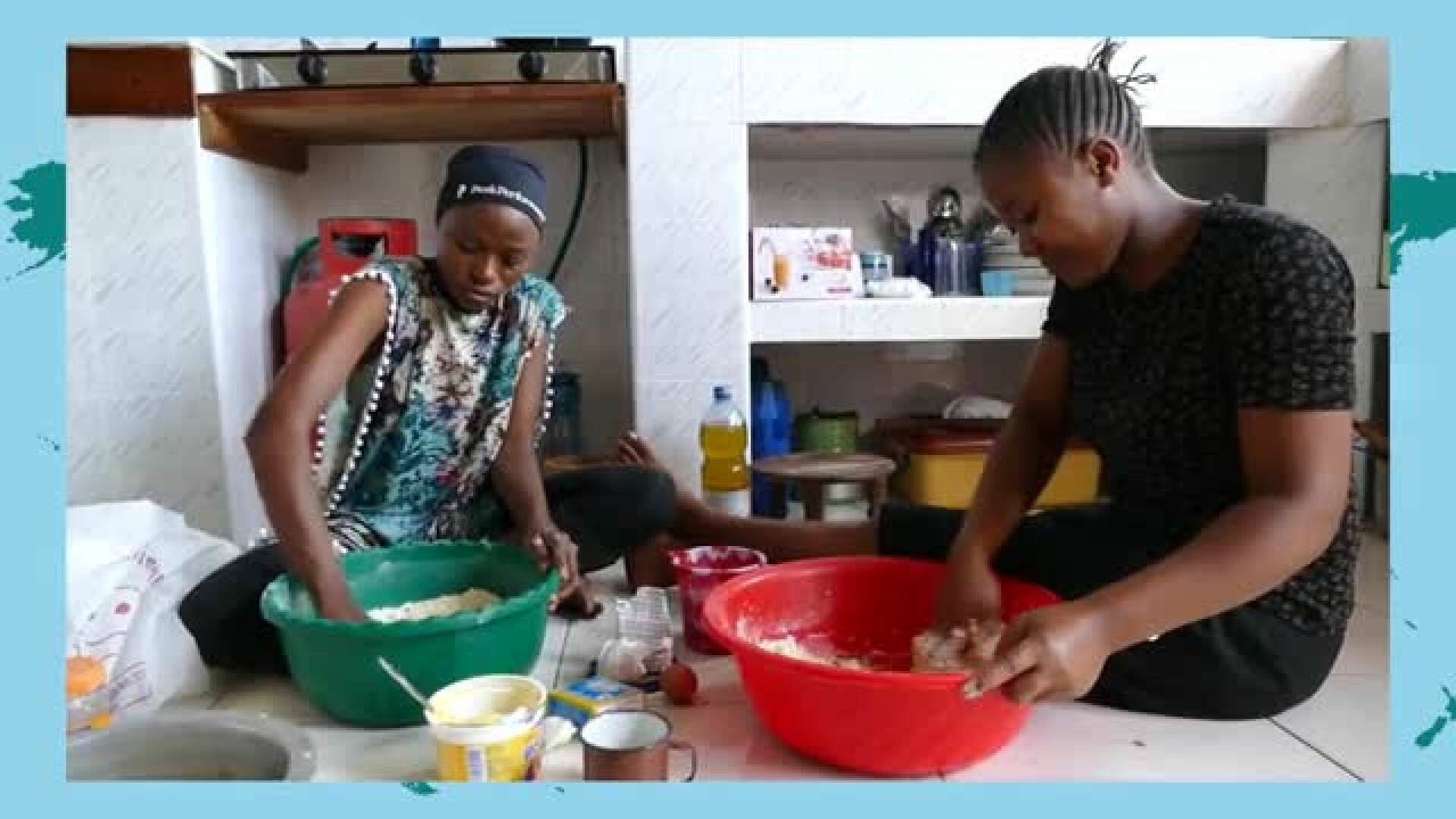 Film 18: Den afrikanske familie laver mad og spiser sammen