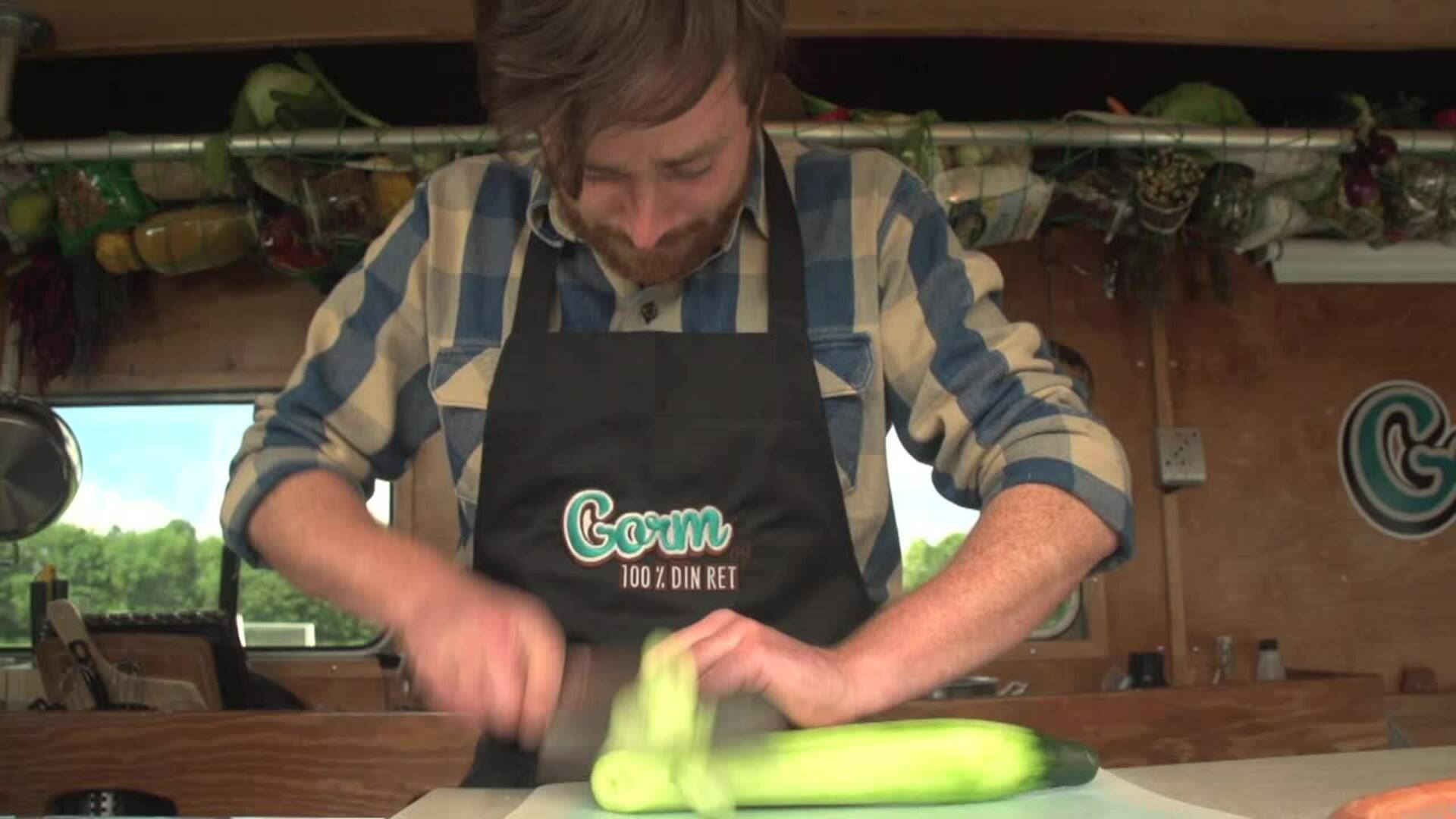 Gorm viser, hvordan du laver "snyde" agurkesalat