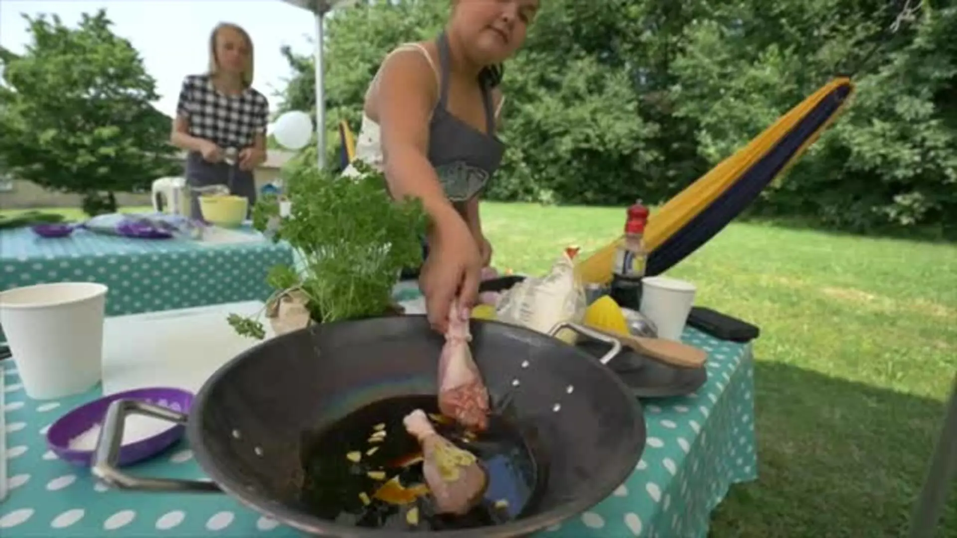 Kirstine laver filippinsk chicken adobo