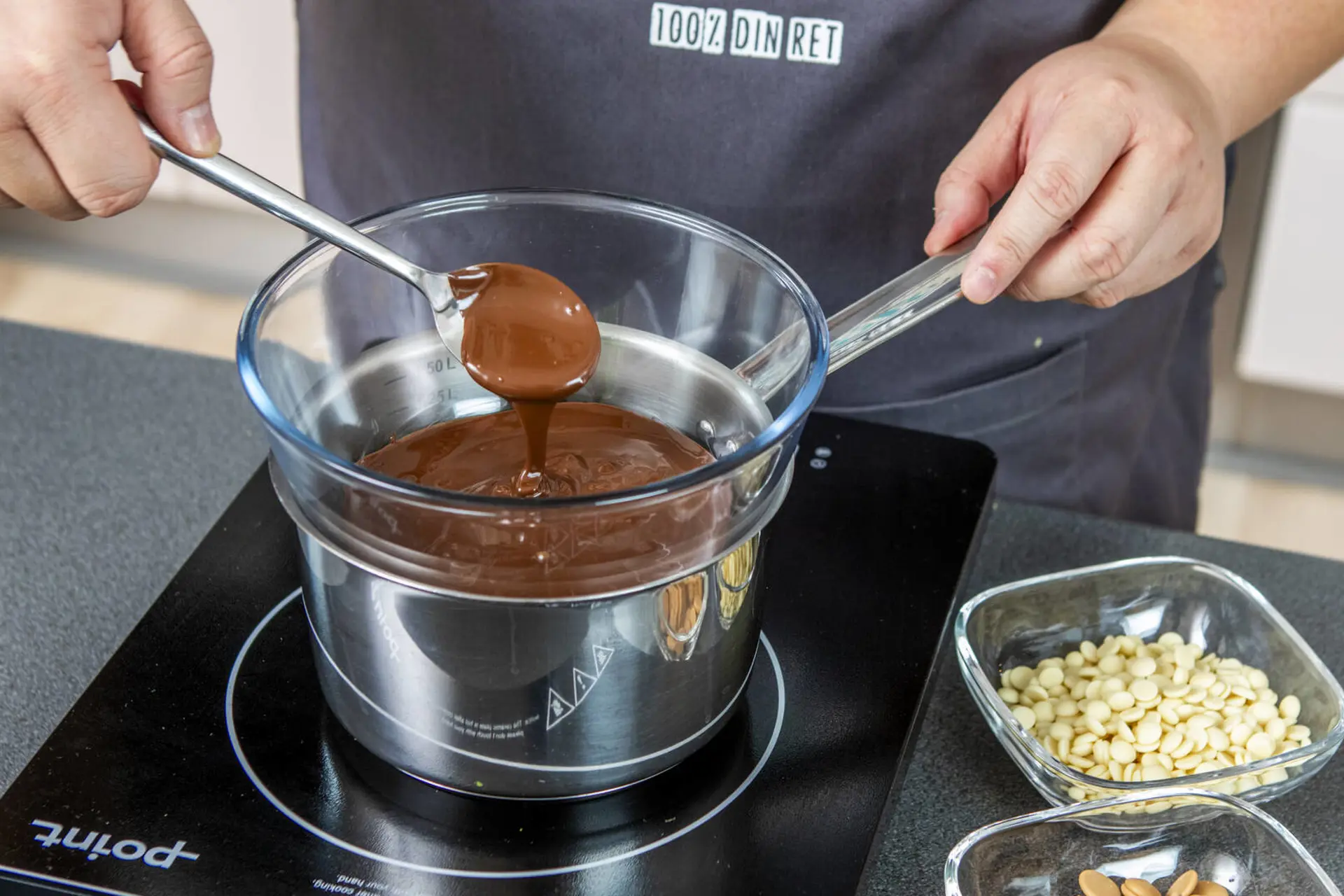 Smelte chokolade over vandbad