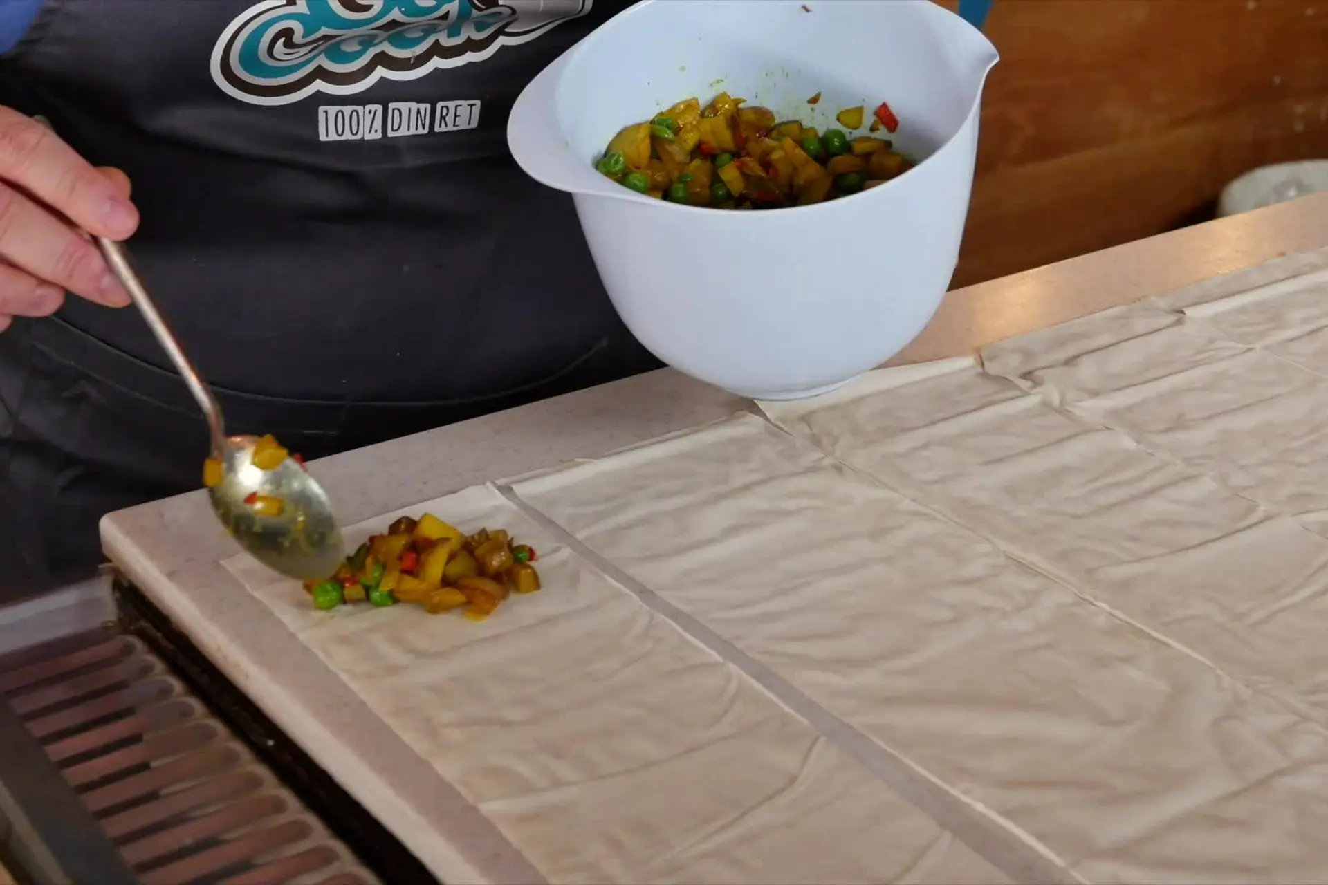 Samosa, komme fyld i