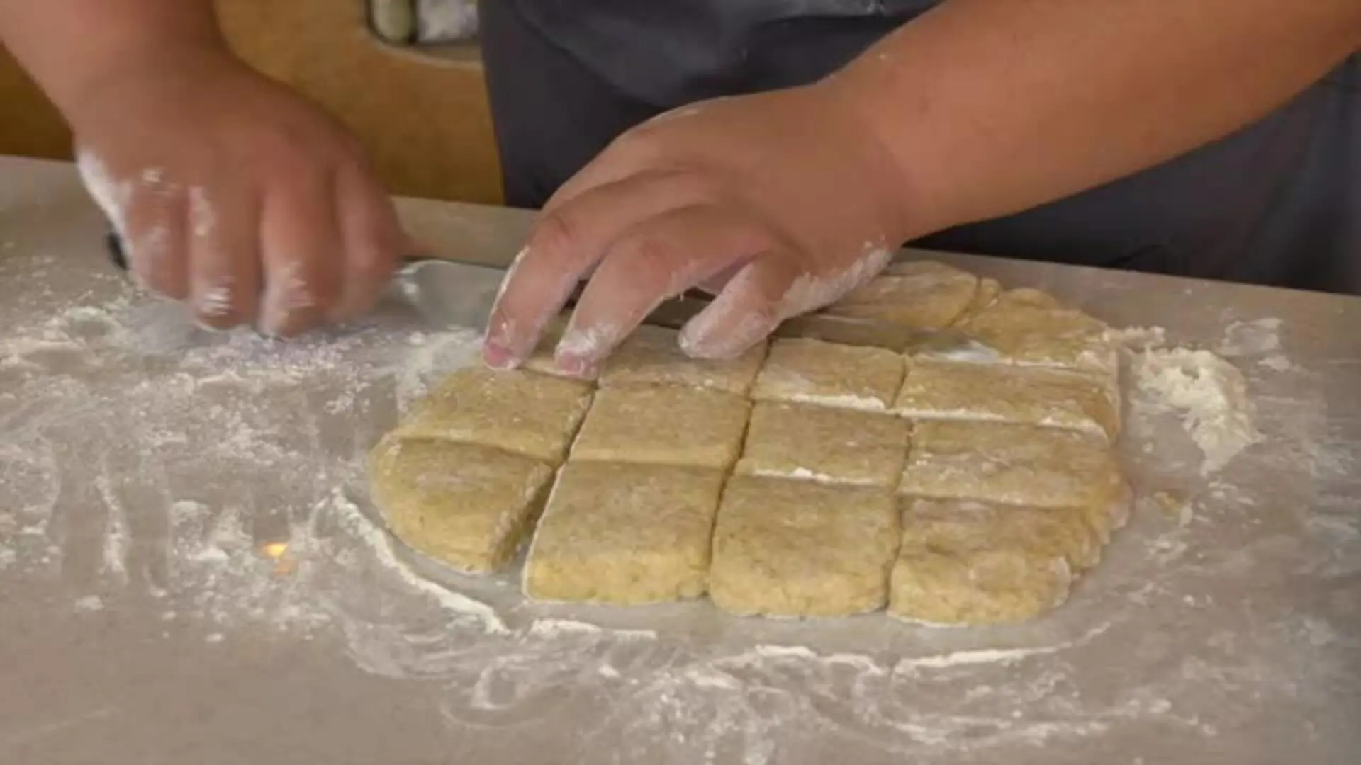 Scones, skære dej