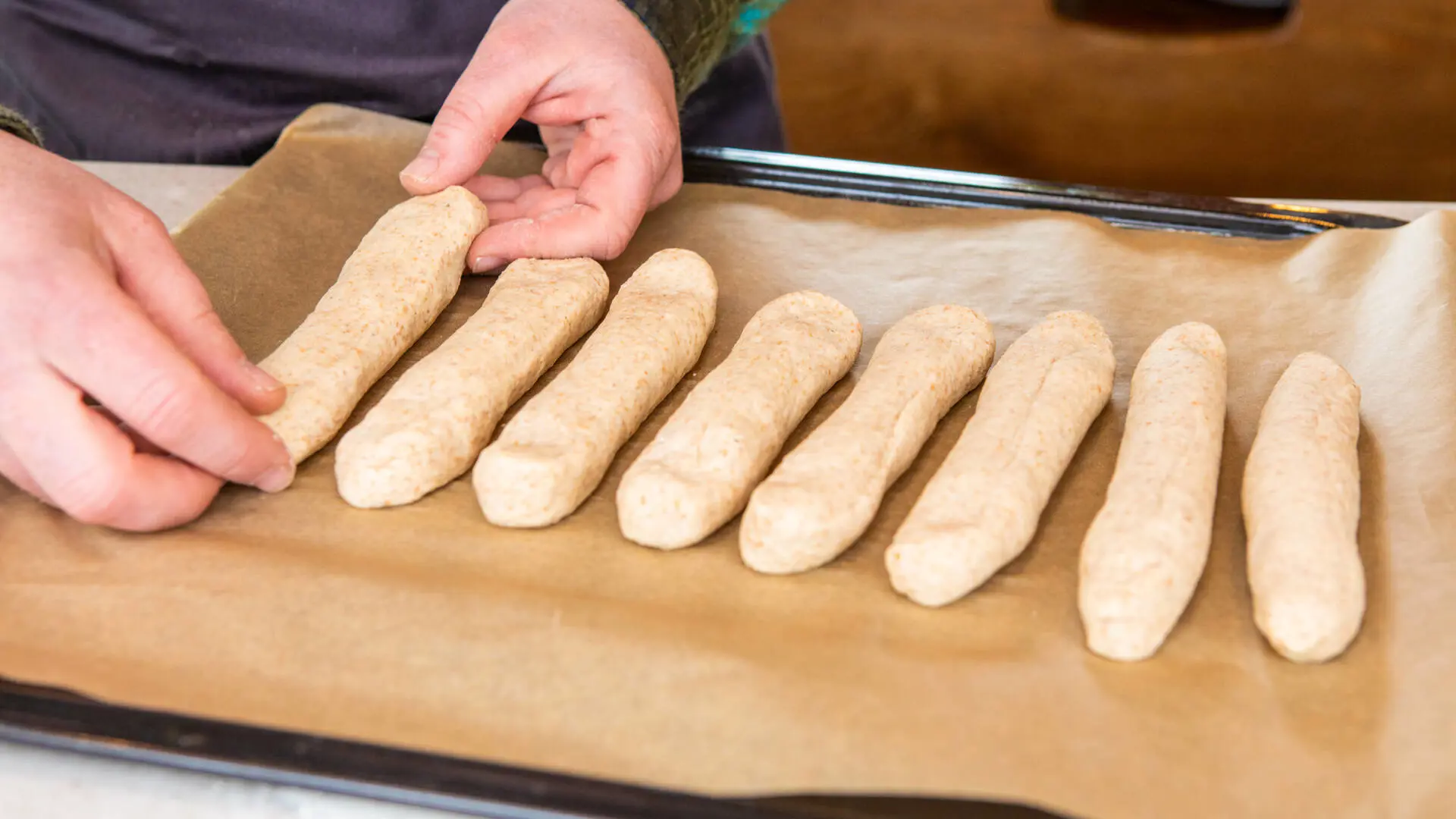 Sådan bager du pølsebrød