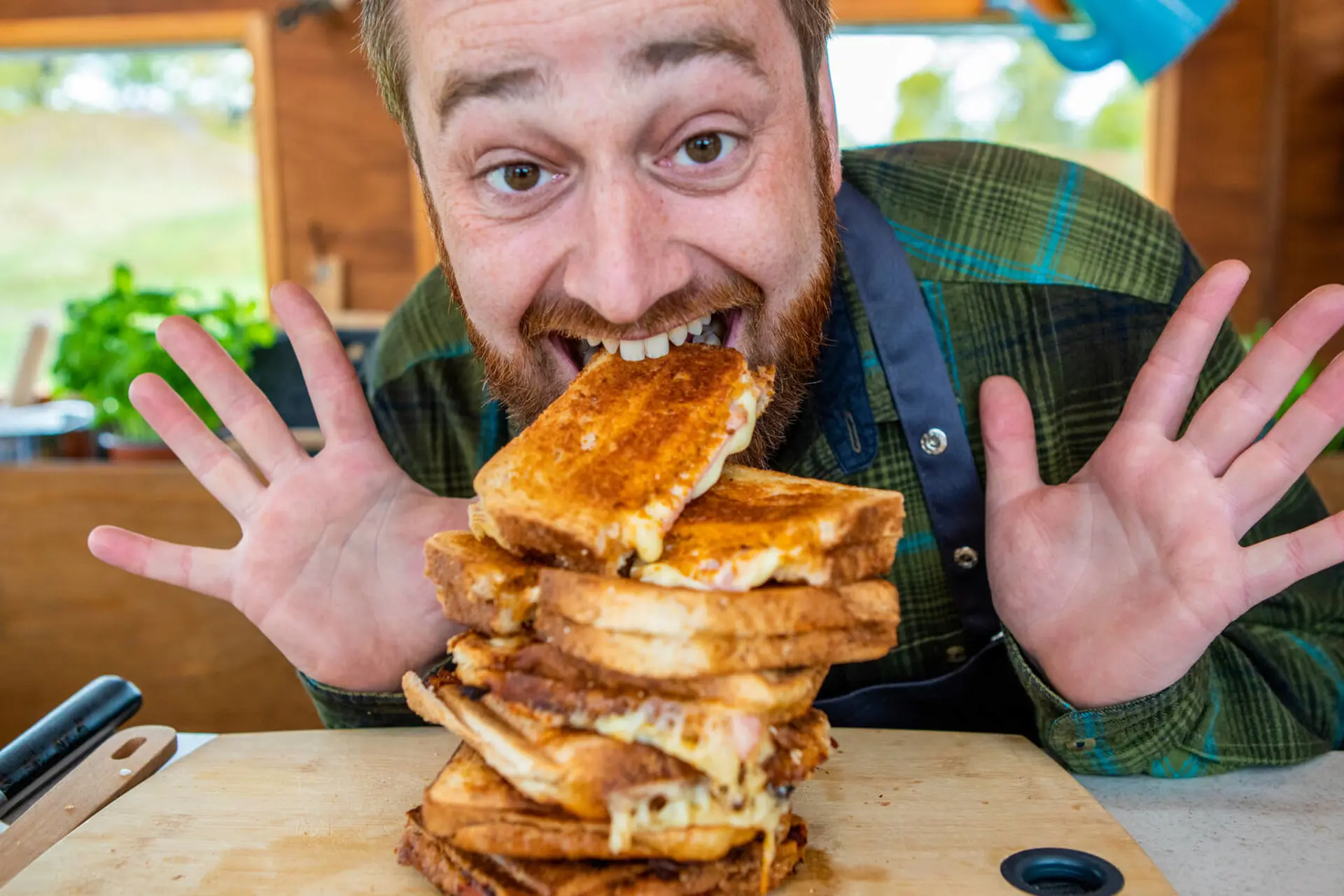 Sandwich-toast m chorizo og cheddar