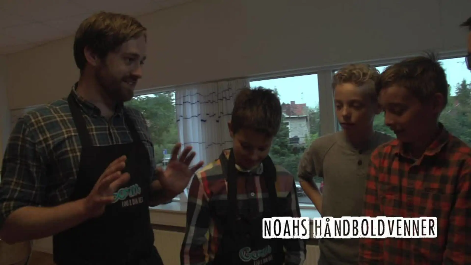 Gorm tester forskellige oste sammen med Noah og hans venner 