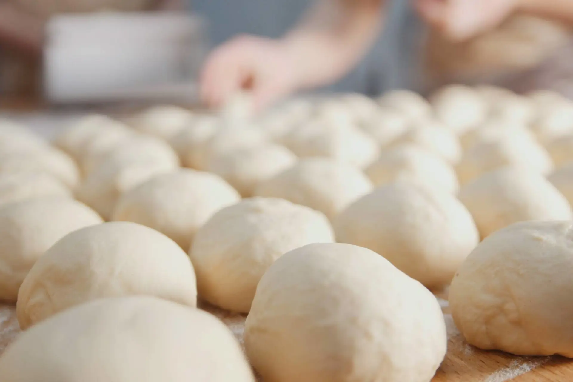Bagværk, slå brød og boller op